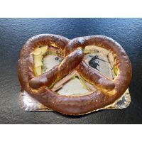 Riesenlaugenbrezel, div. Füllungen geschnitten